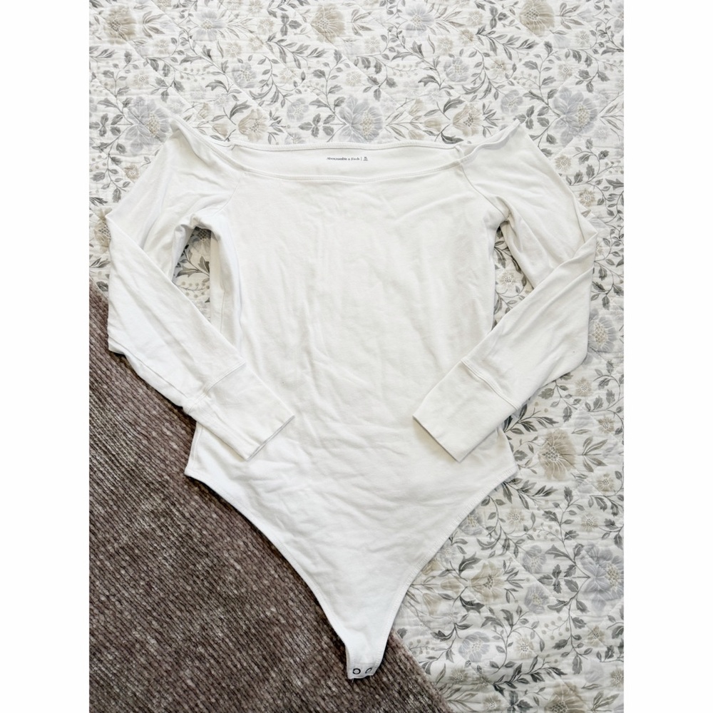 A&F Off The Shoulder Long Sleeve Bodysuit - XL - EUC!